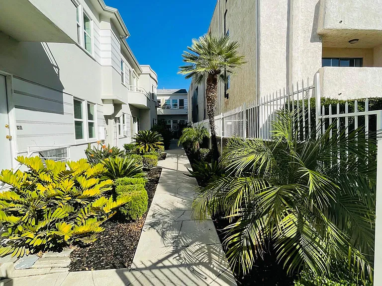 215 W Lomita Ave #11 — Photo 1