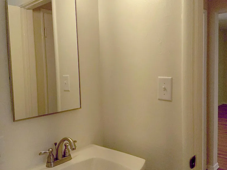 1186 S Fairfax Ave #5 — Photo 9