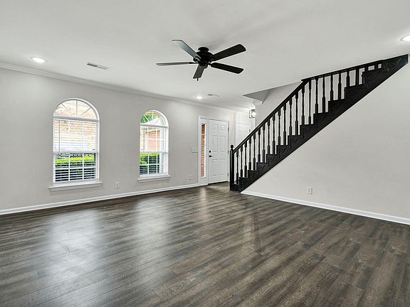 3rd image of 1702 Chestnut Oak Dr Unit 83