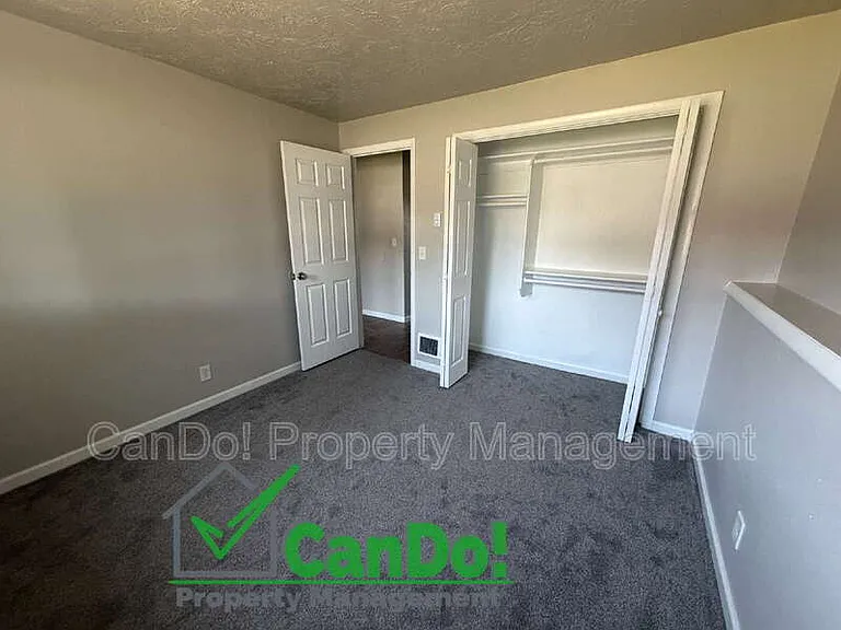 240 Carol Dr #3 — Photo 5
