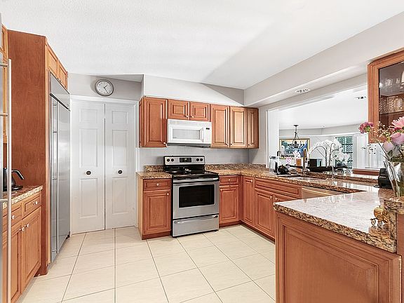 4th image of 3731 NE 29th Ave