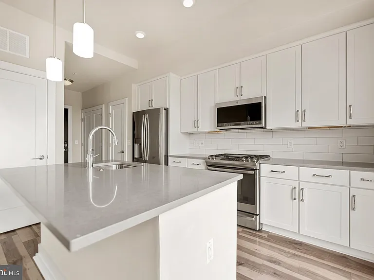 1800 Mount Vernon Ave #401 — Photo 6