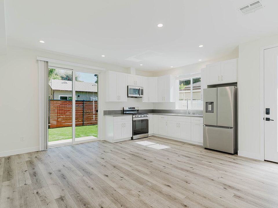 1st image of 8107 Lemona Ave