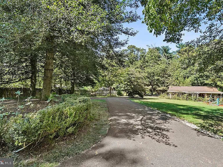 1348 Carpenters Point Rd — Photo 32