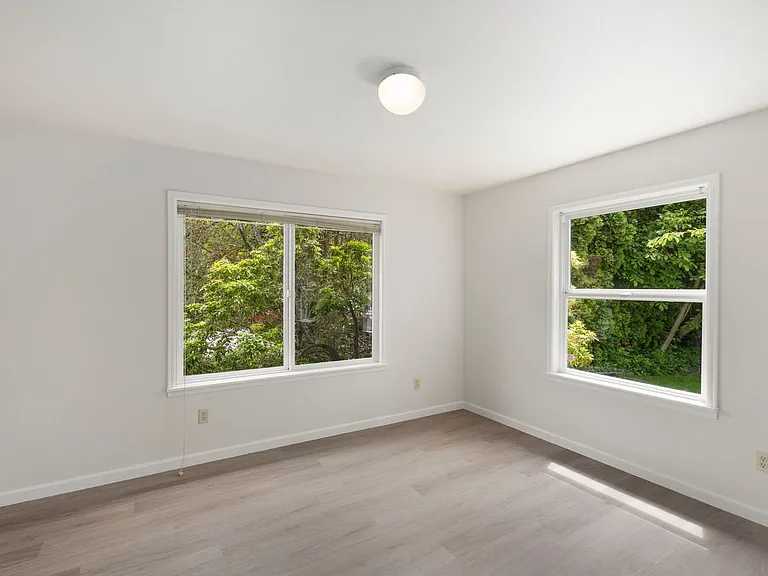 295 NE Alder St — Photo 23