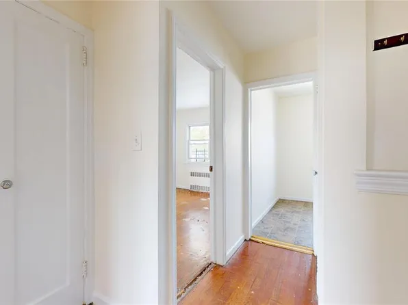 124-01 Hillside Avenue image 12 of 20