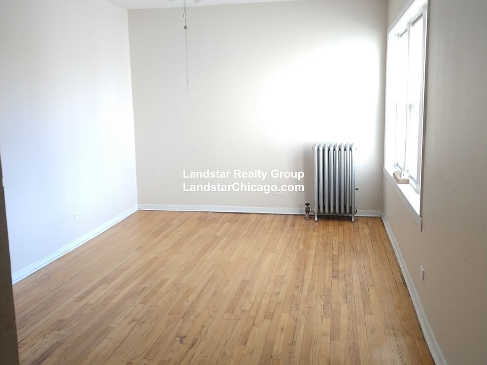 1st image of 4045.5 N Mozart Ave #3E