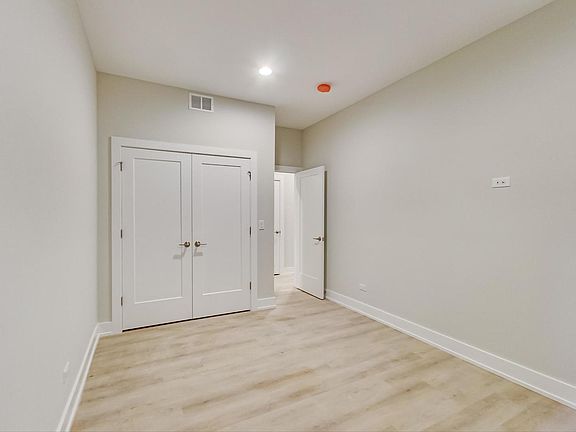 5th image of 3708 W Belmont Ave #3
