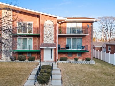 9609 S Komensky Ave APT 203, Oak Lawn, IL, 60453