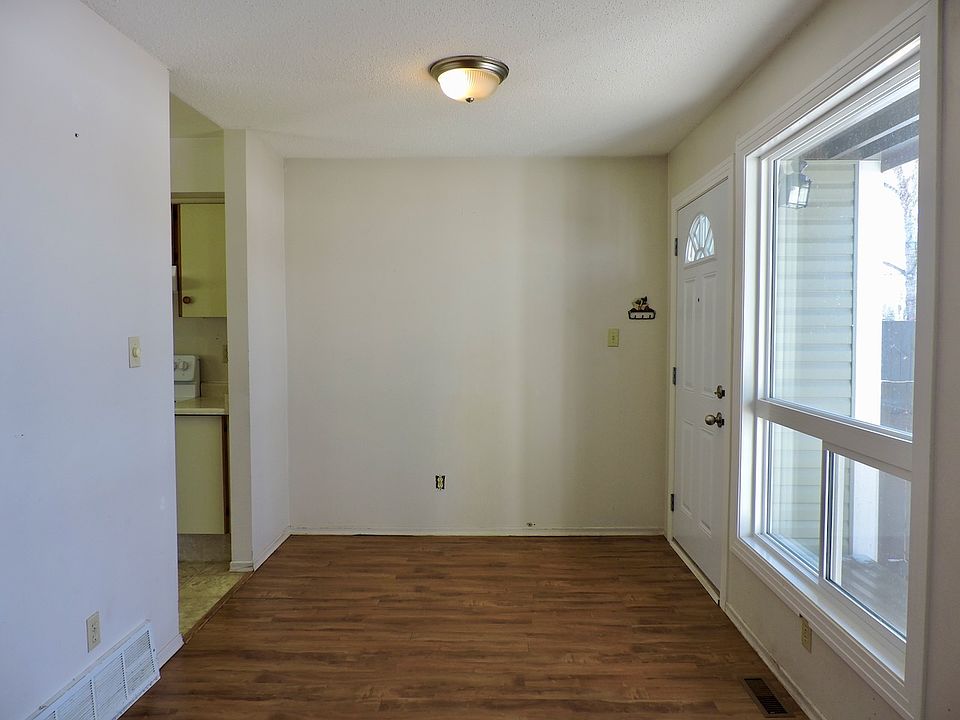 27 1820 56 St Photos - 6_03302022