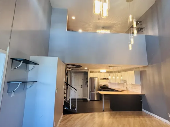 2099 Lougheed Hwy #A421, Pt Coquitlam, BC V3B 1A8