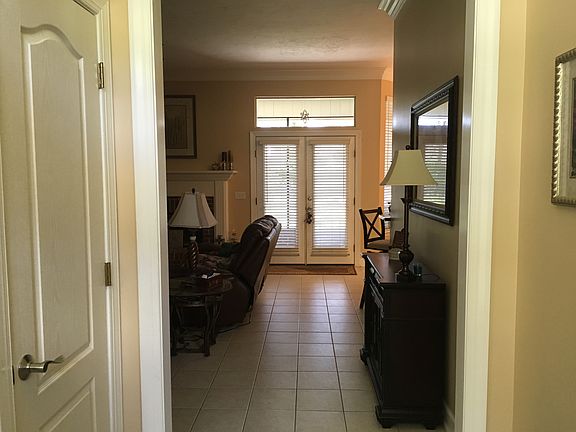 3rd image of 1733 Greenridge Cir S