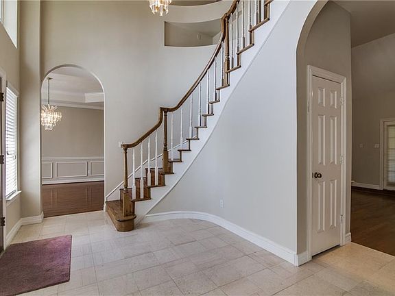 4th image of 622 Sunset Hill Dr