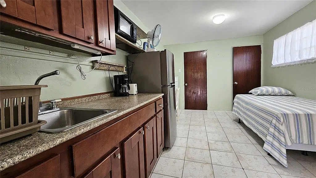 Studio, 1.0 bath, $750 — Photo 4