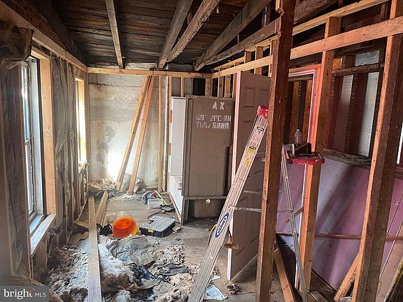 5th image of 332 Kerlin St