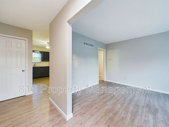 3rd image of 11124-11126 E 84th Ter