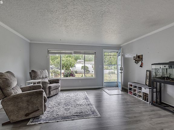 5th image of 1495 SE Evelyn Ct
