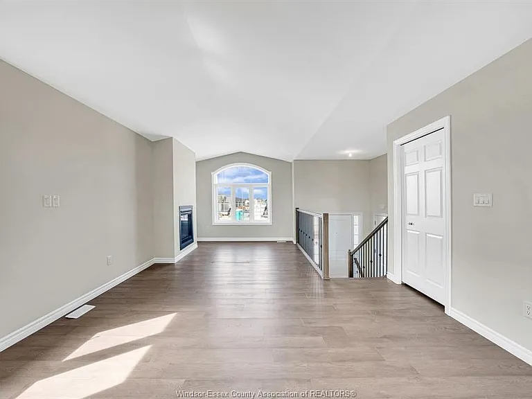 397 Hemlock Ln #MAIN — Photo 2
