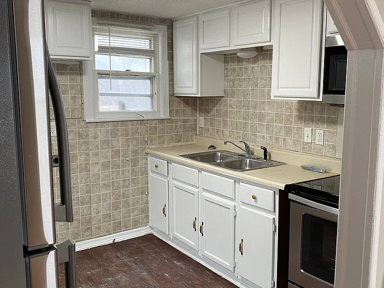 720 S Kansas Ave — Photo 9
