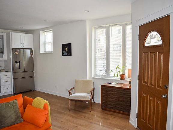 2nd image of 2057 N Hoyne Ave #1