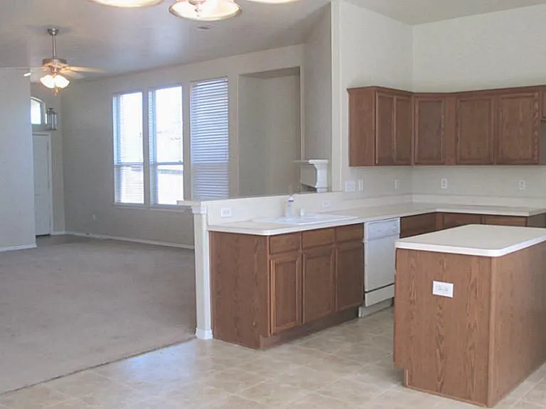 7905 Diamond Oak Dr — Photo 4