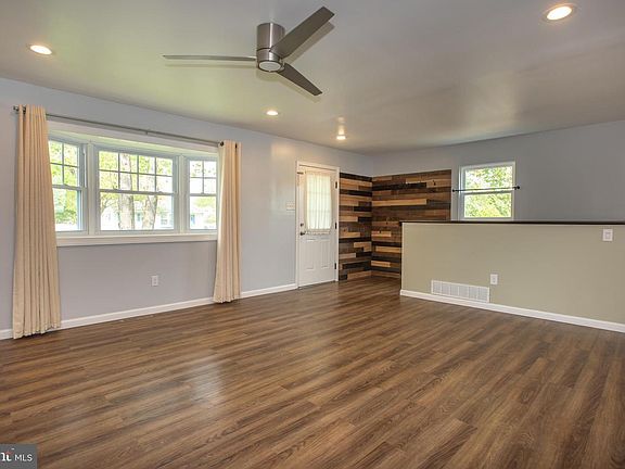 5th image of 1111 Birchwood Dr