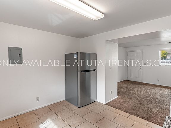 4th image of 1052 S Virginia Cir