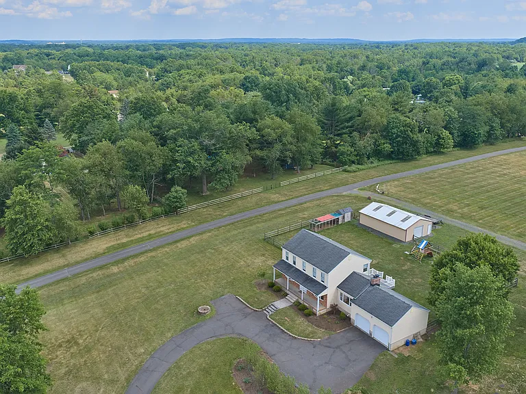 815 Clawson Ave — Photo 43