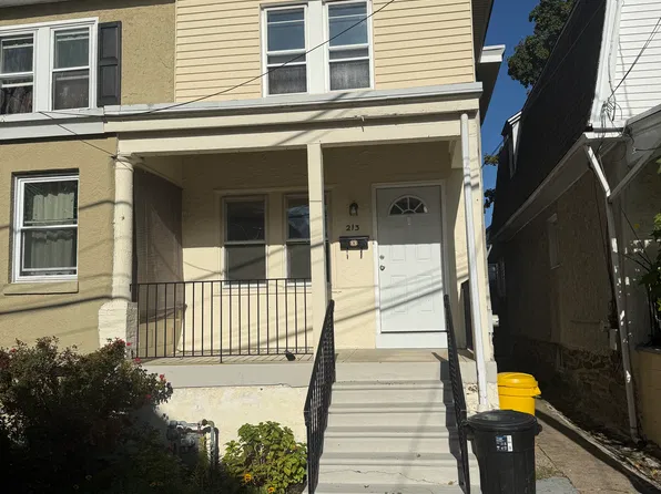 213 Park Ter, Ardmore, PA 19003
