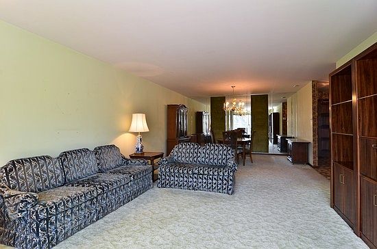 3rd image of 5935 N Lincoln Ave #201
