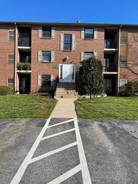 2409 Pond View Dr