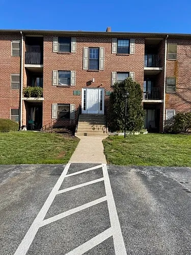 2409 Pond View Dr Photo 1