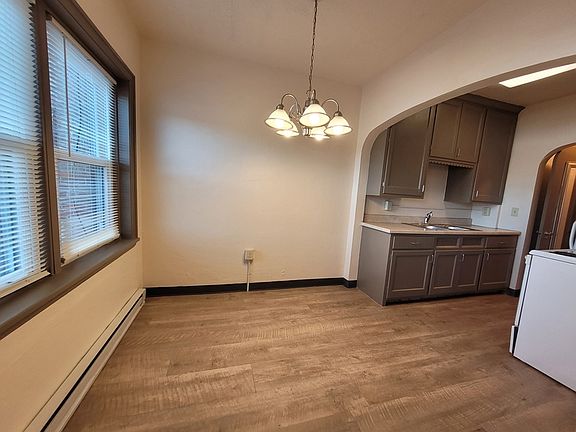 2nd image of 414 Dousman St #4