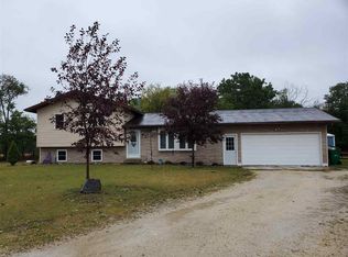 224 Westline Dr, Hazleton, IA 50641