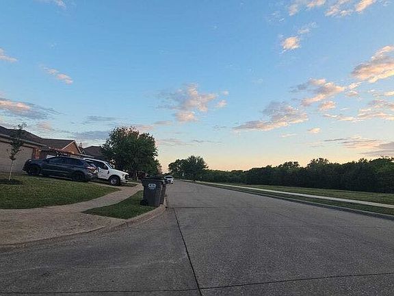 5th image of 1322 Riviera Dr