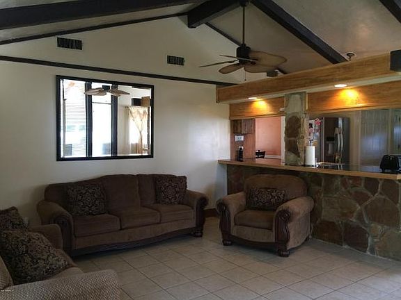3rd image of 102 Live Oak Ln