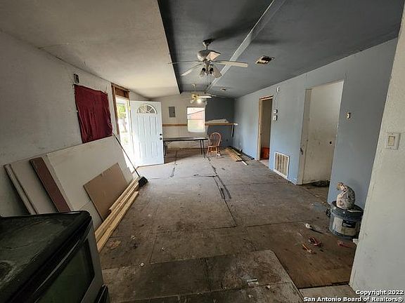 5th image of 158 Yuma St