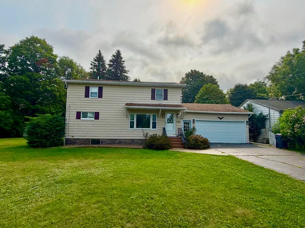 1447 71 1/2 St, South Haven, MI 49090