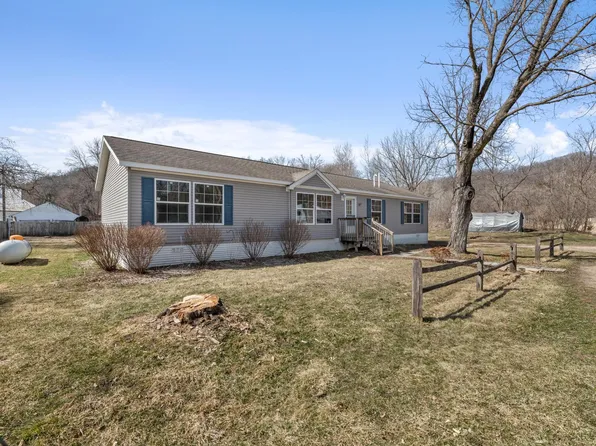 53 1st Ave N, Hammond, MN 55991