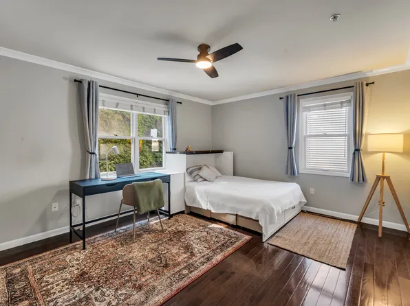 15 Legend Hills Drive image 22 of 28