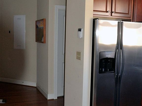 4th image of 155 E Broad St