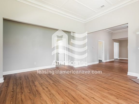 395894_004_living_room_4.jpg