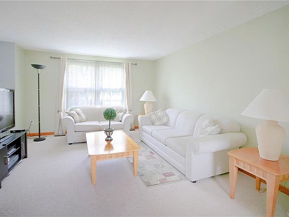 3rd image of 58 Foxcroft Dr