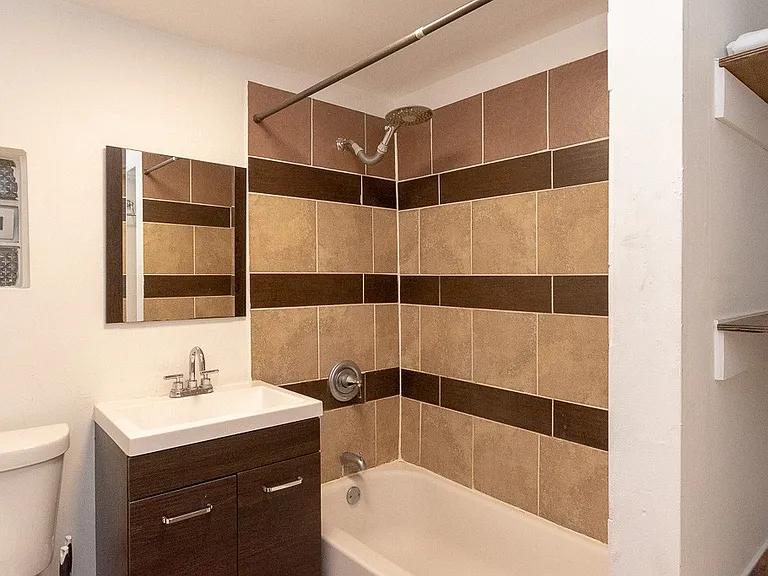 3511 W Dickens Ave #2 — Photo 17
