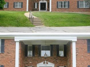1046 Kehrs Mill Rd #C, Ballwin, MO 63011