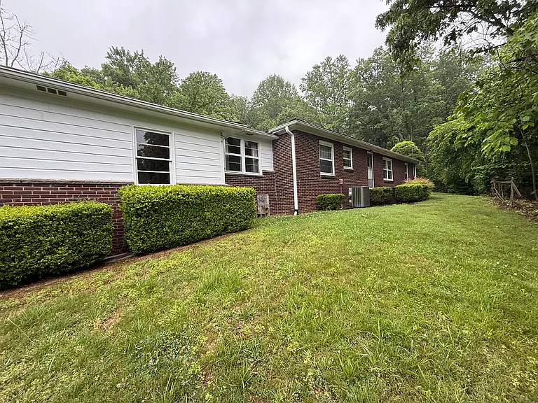 842 Burnett Station Rd — Photo 14
