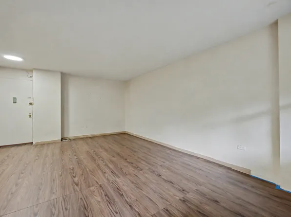 190 Cozine Avenue image 8 of 26