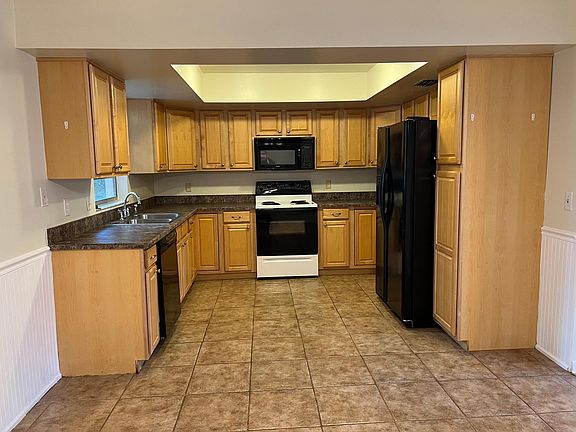 4th image of 1300 SW 76th Dr