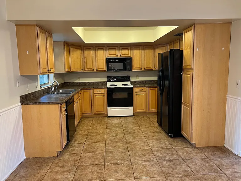 1300 SW 76th Dr — Photo 4