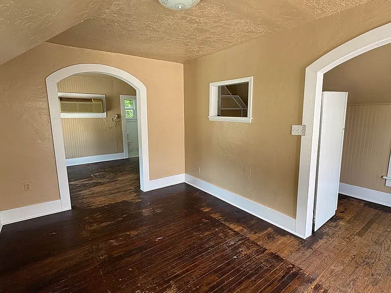 523 1/2 E Harrison Ave — Photo 3